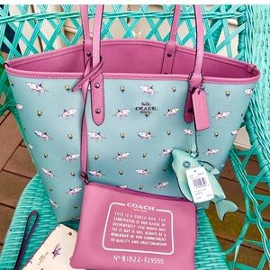 coach shark tote